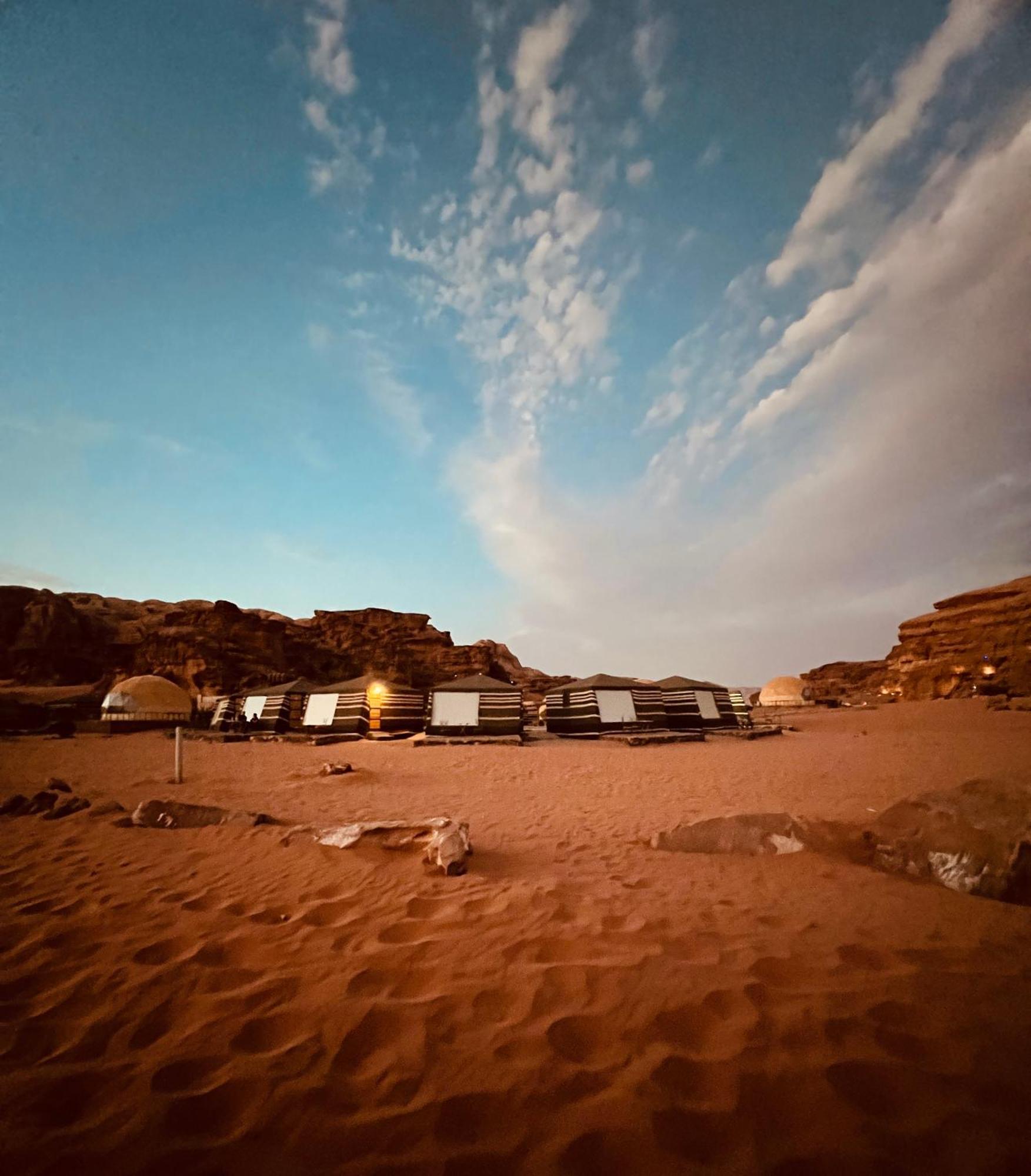 Wadi Rum Rose Luxury Camp Luaran gambar