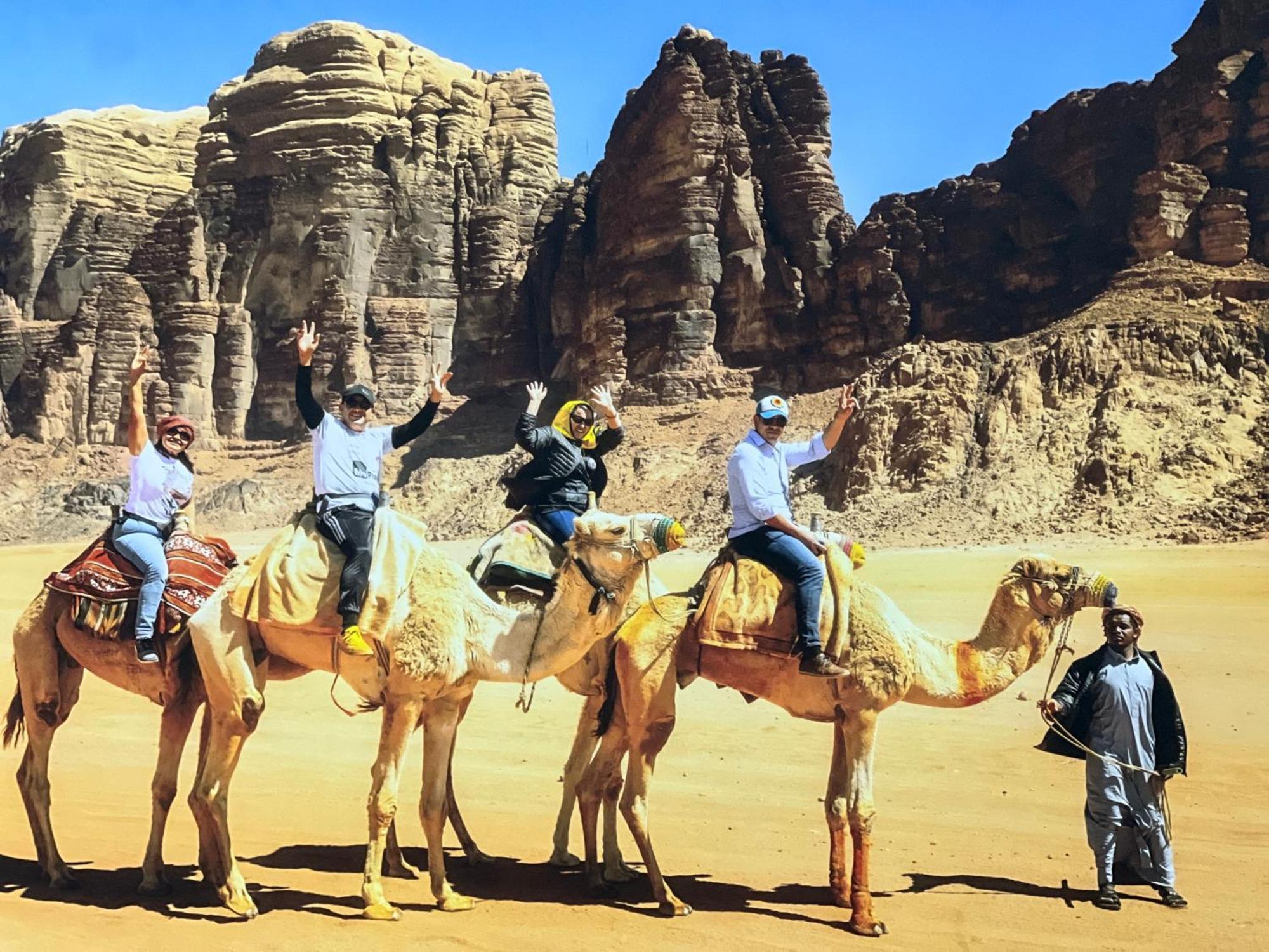 Wadi Rum Rose Luxury Camp Luaran gambar