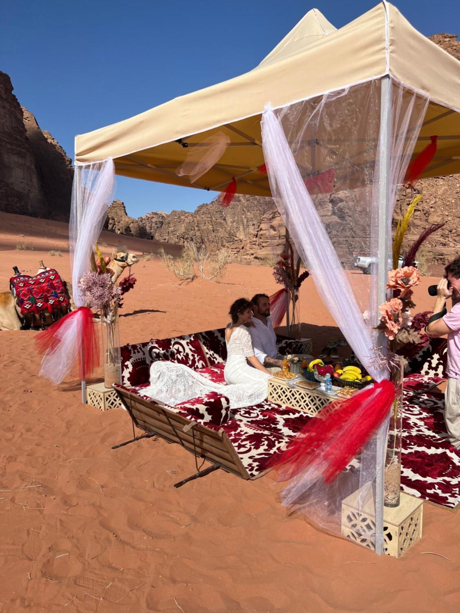 Wadi Rum Rose Luxury Camp Luaran gambar